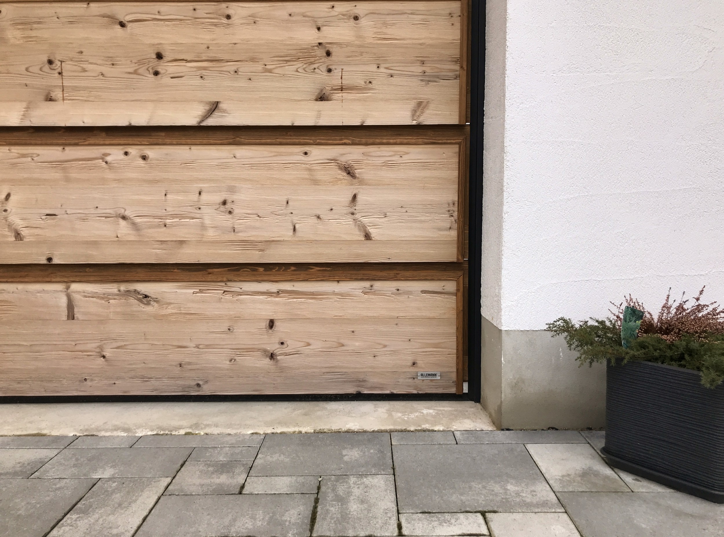 Holz-Sektionaltore in "Antik-Holz" - ALLEMANN® GmbH Holz- u. Metallprodukte